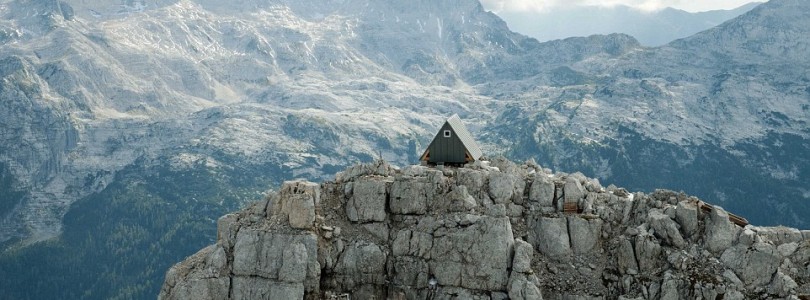 Cazarea gratuită în Alpi pe vârful Foronon del Buinz