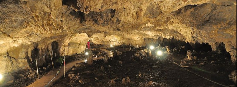 Peștera Muierii, minunea din maruntaiele Parângului