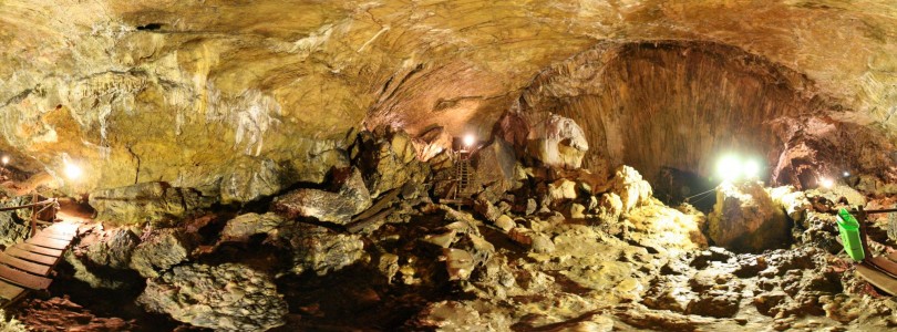Peștera Ialomiței. De la bolovanul lui Zamolxe, la izvorul cu apă pură